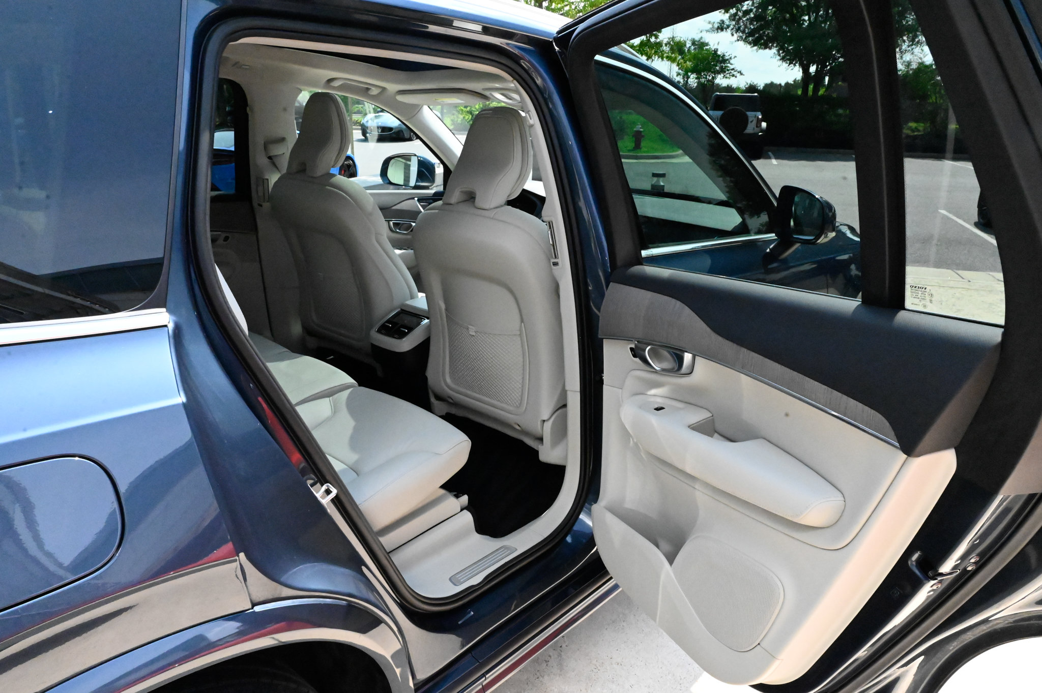 Used 2023 Volvo XC90 B6 Plus AWD/4WD image 49