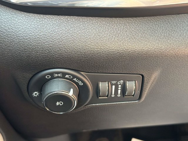 Certified 2023 Jeep Compass Limited AWD/4WD image 32