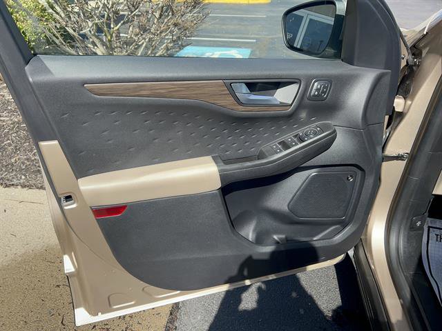 Used 2020 Ford Escape Titanium w/ Titanium Premium Package 2.0 AWD/4WD image 10