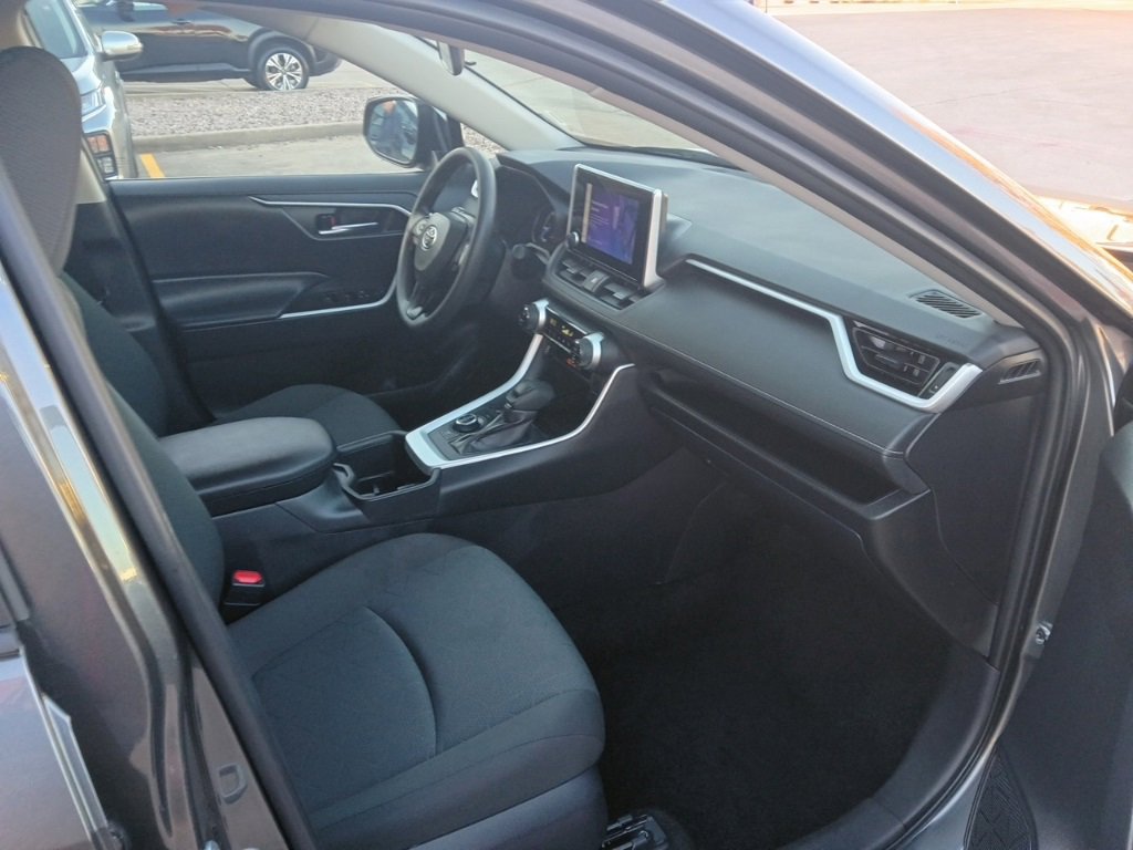 Used 2025 Toyota RAV4 XLE image 8