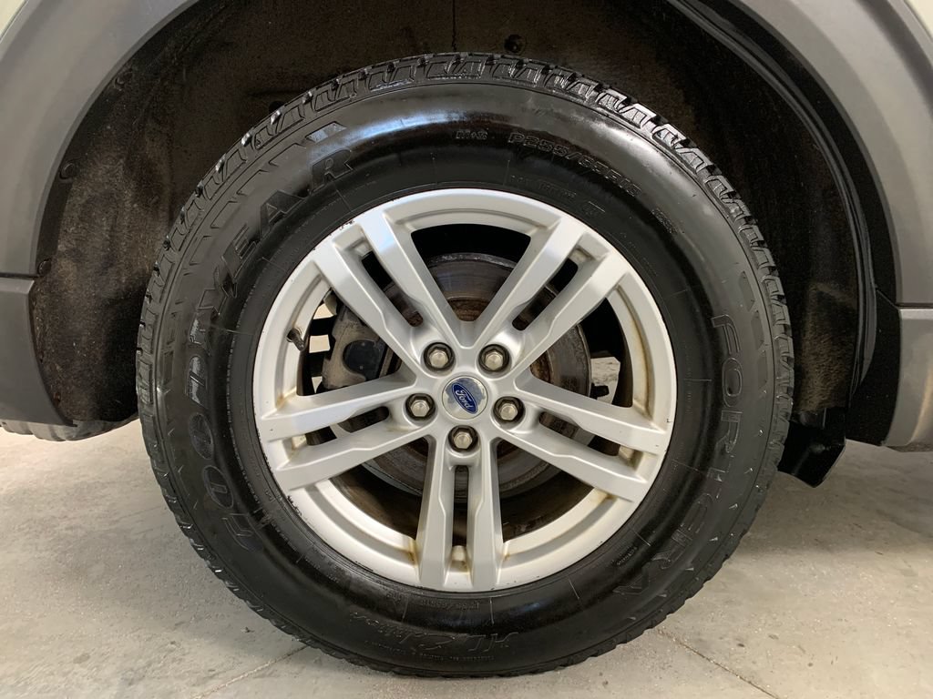 Used 2020 Ford Explorer XLT w/ Equipment Group 202A AWD/4WD image 9