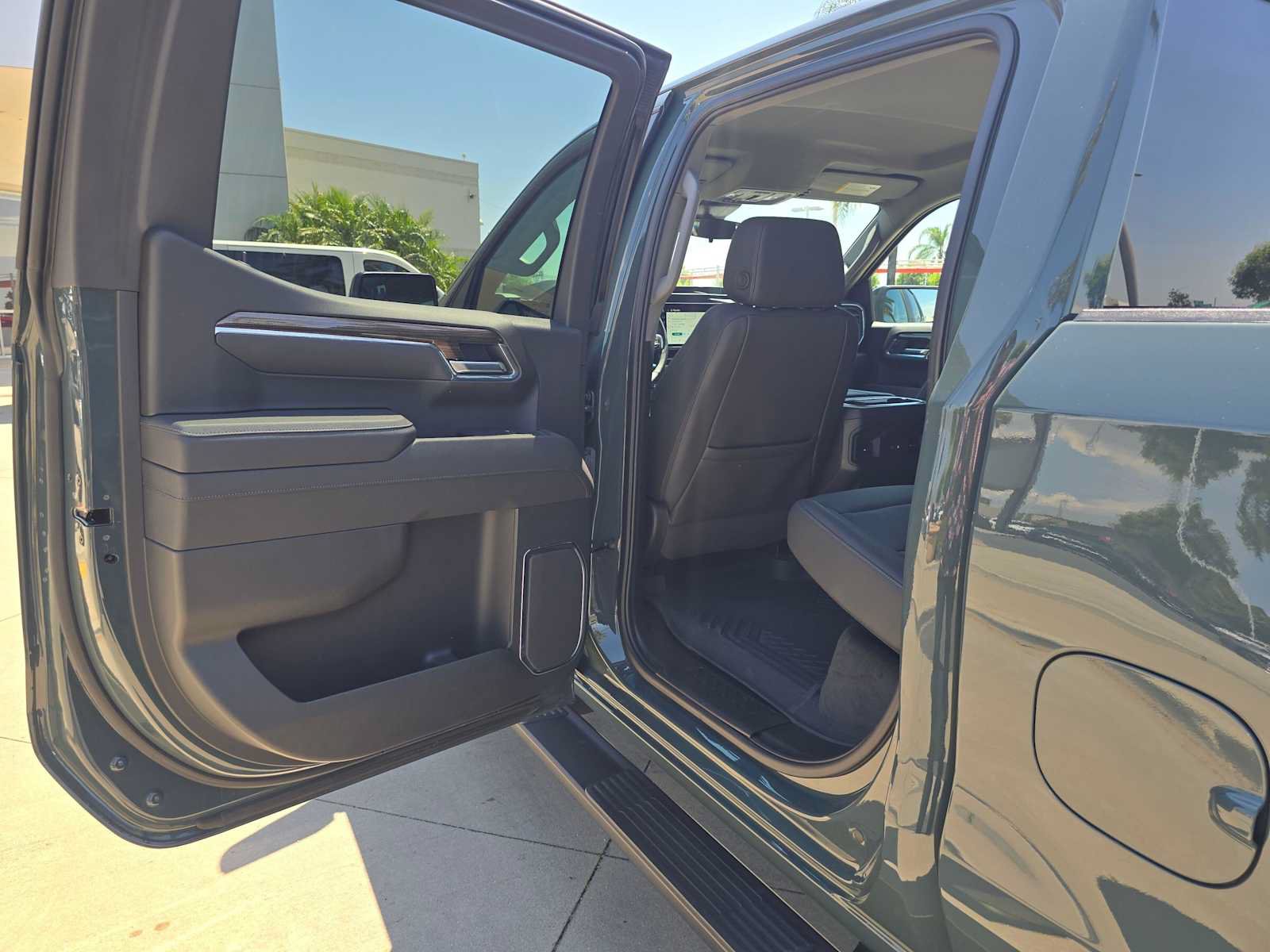 Used 2025 Chevrolet Silverado 1500 LT Trail Boss w/ Convenience Package II AWD/4WD image 15