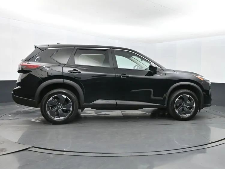 Used 2024 Nissan Rogue SV image 4