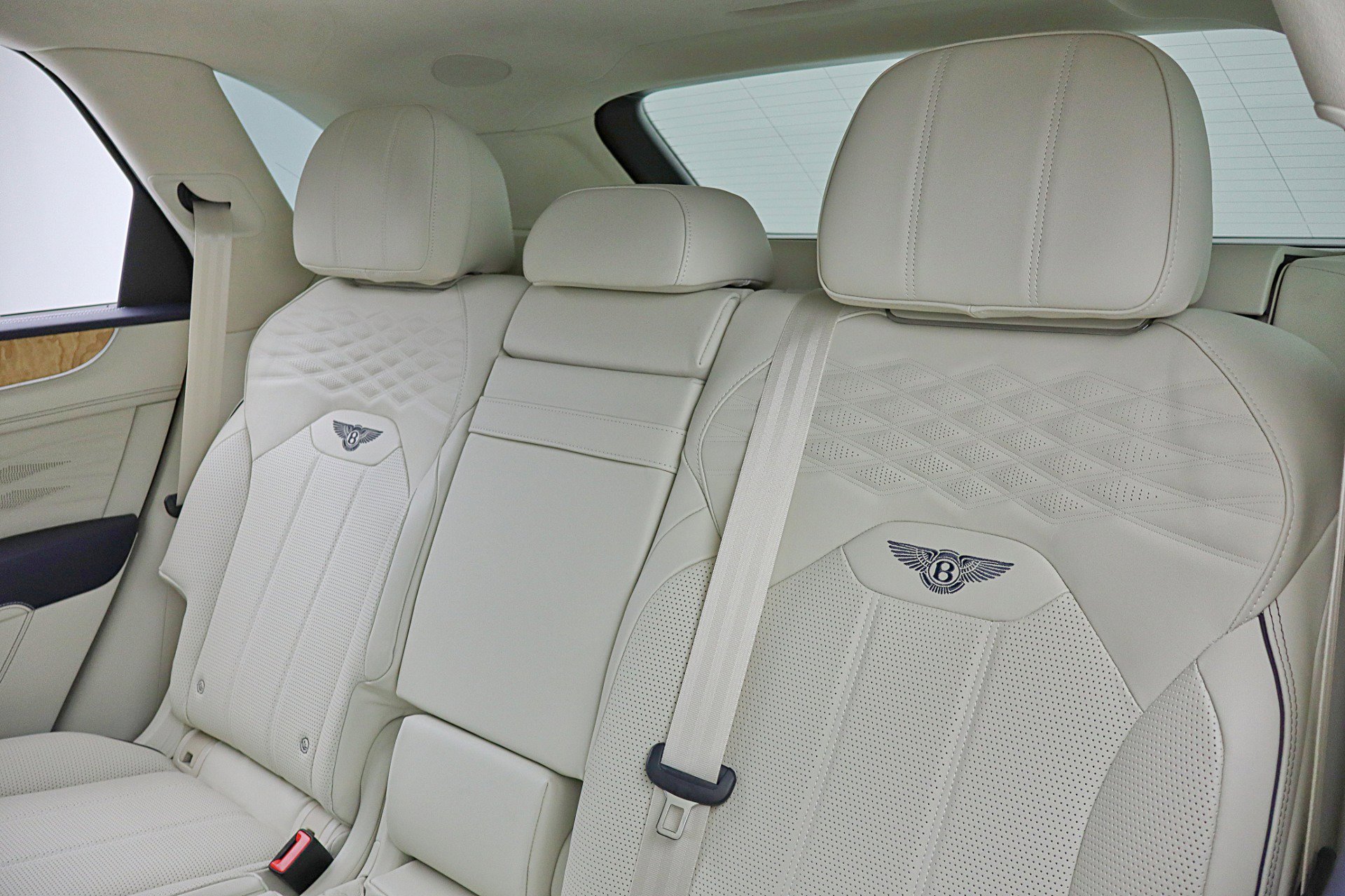 Used 2024 Bentley Bentayga image 35