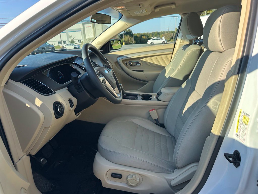 Used 2018 Ford Taurus SE FWD image 11