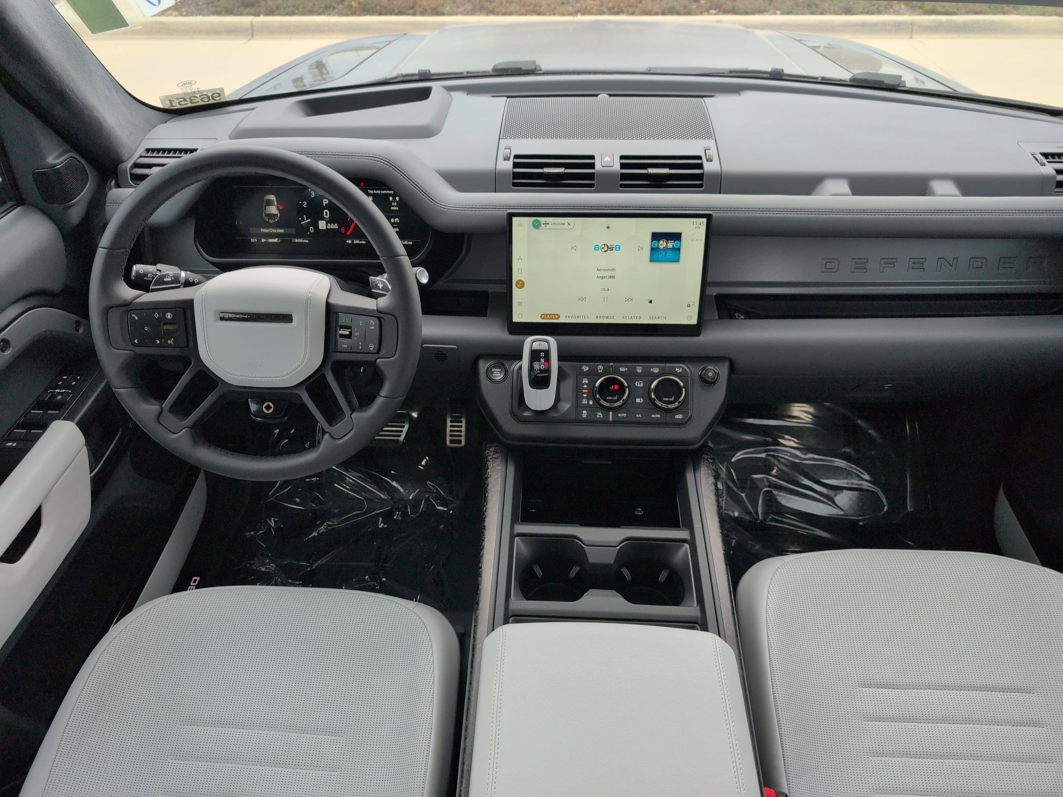 Used 2025 Land Rover Defender 110 image 26