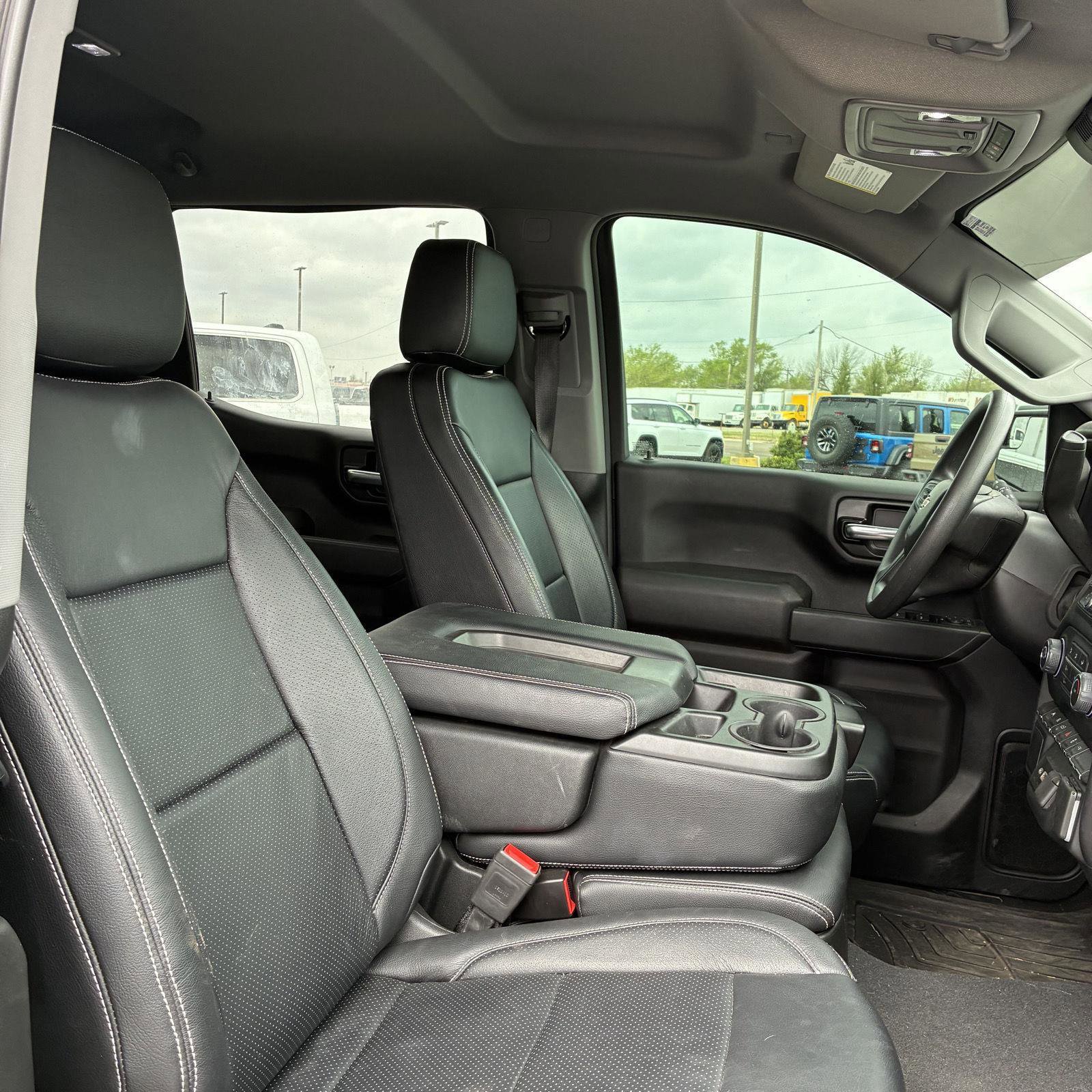 Used 2024 Chevrolet Silverado 1500 Custom w/ Turbomax Blackout Package image 4