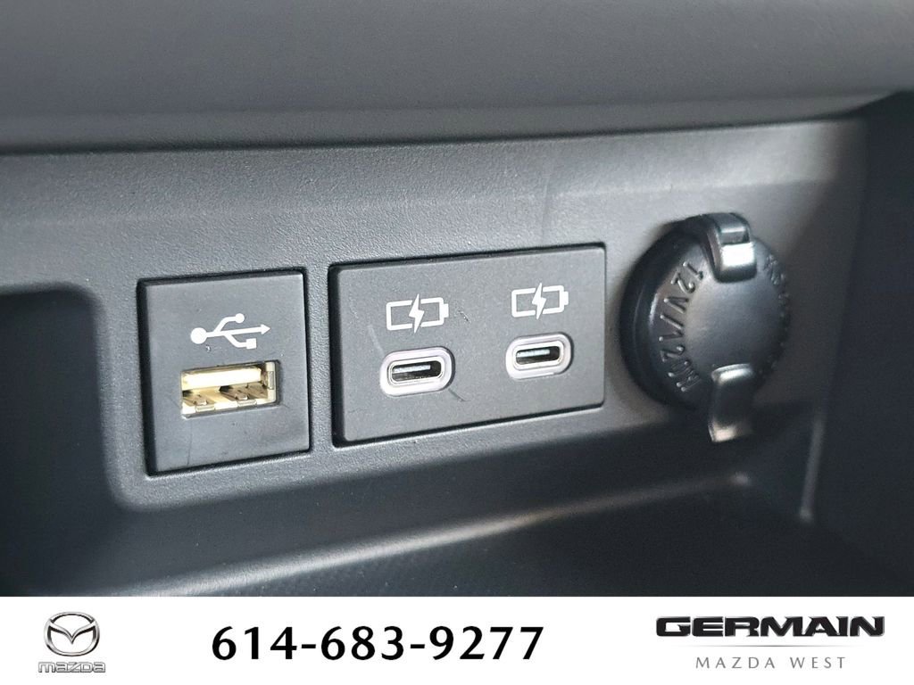 Used 2023 Toyota Highlander LE FWD image 32
