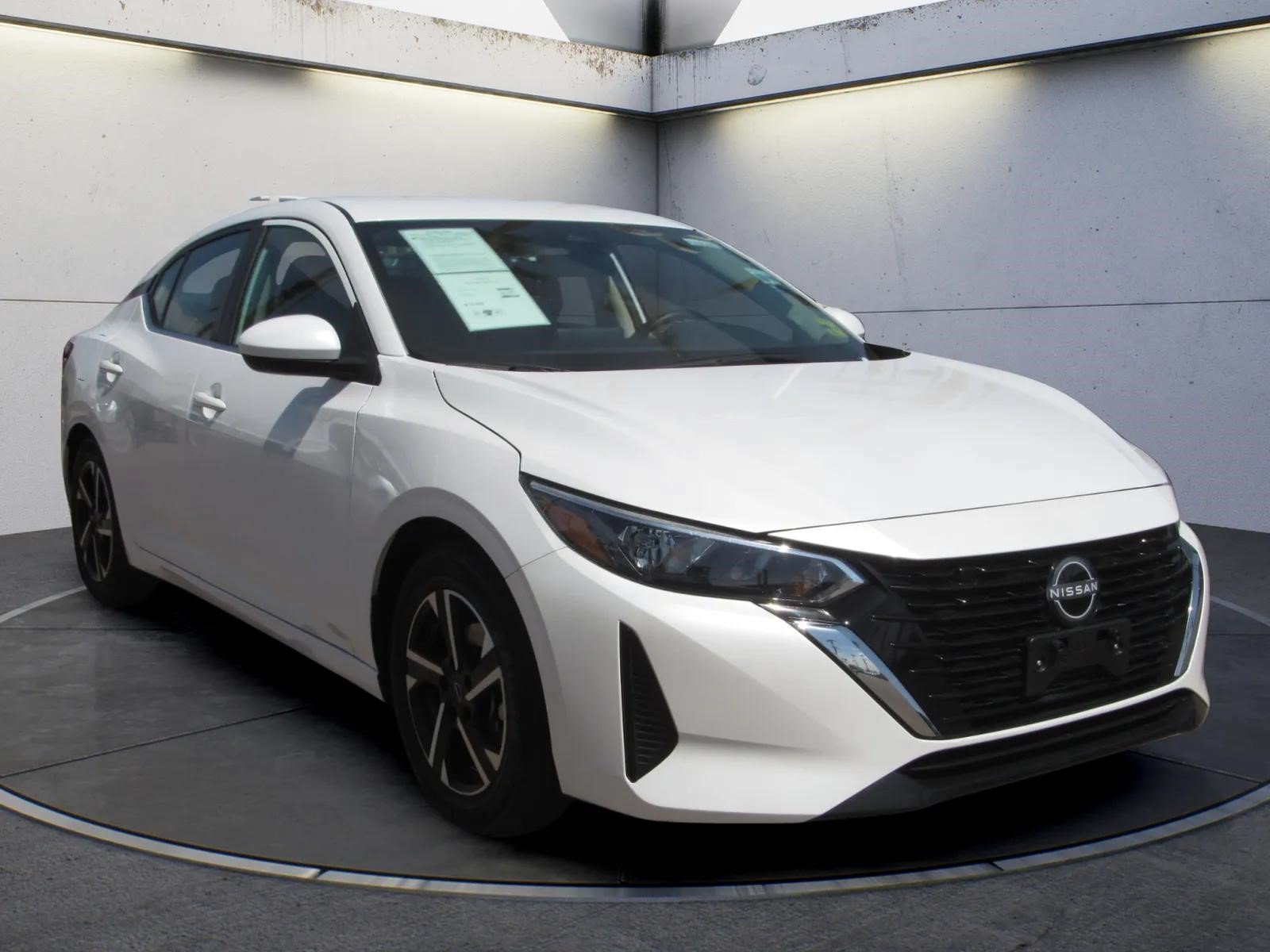 Used 2024 Nissan Sentra SV FWD image 2