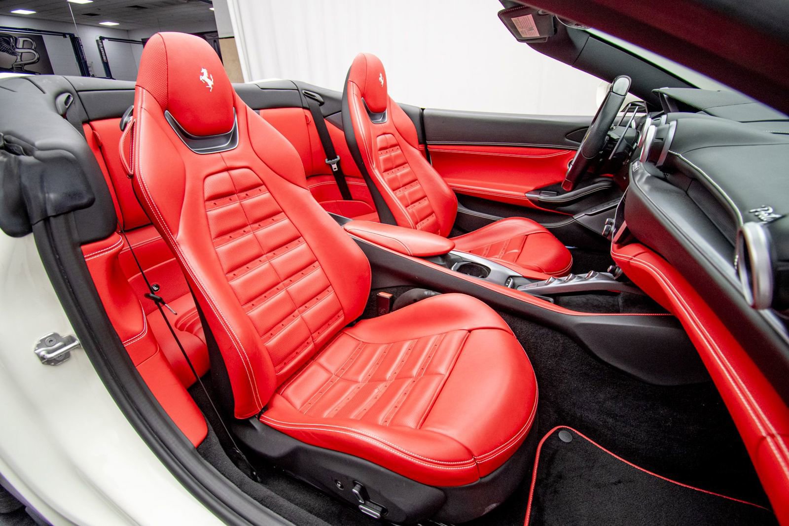 Used 2019 Ferrari Portofino RWD image 24