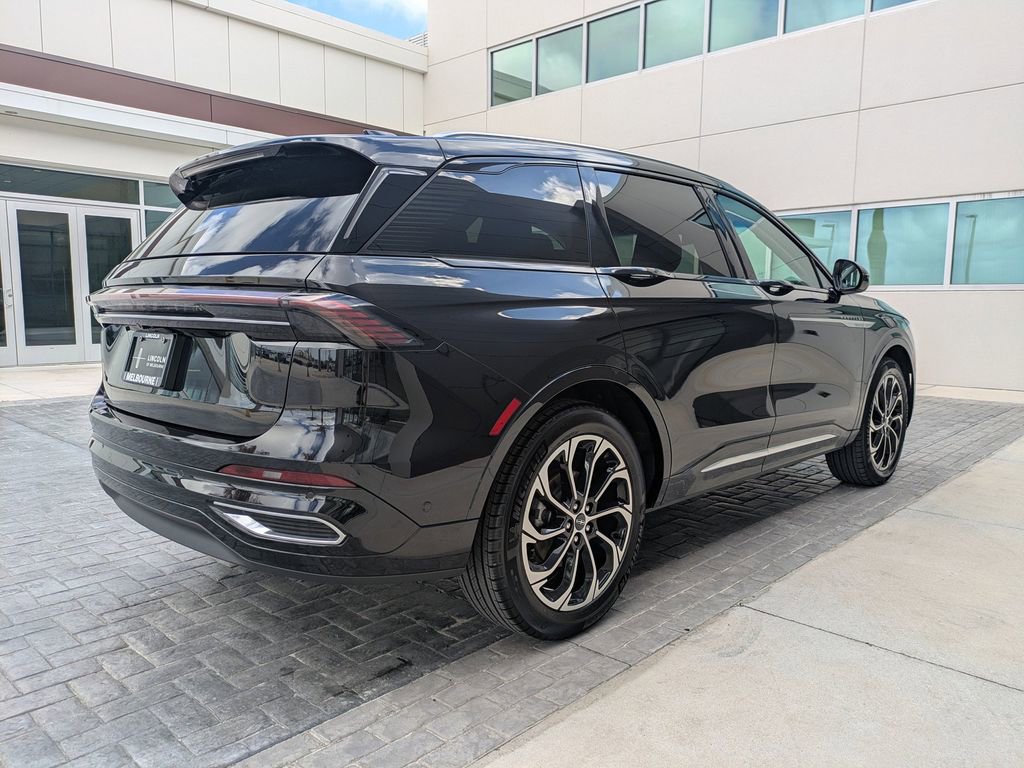 Used 2024 Lincoln Nautilus Reserve image 5