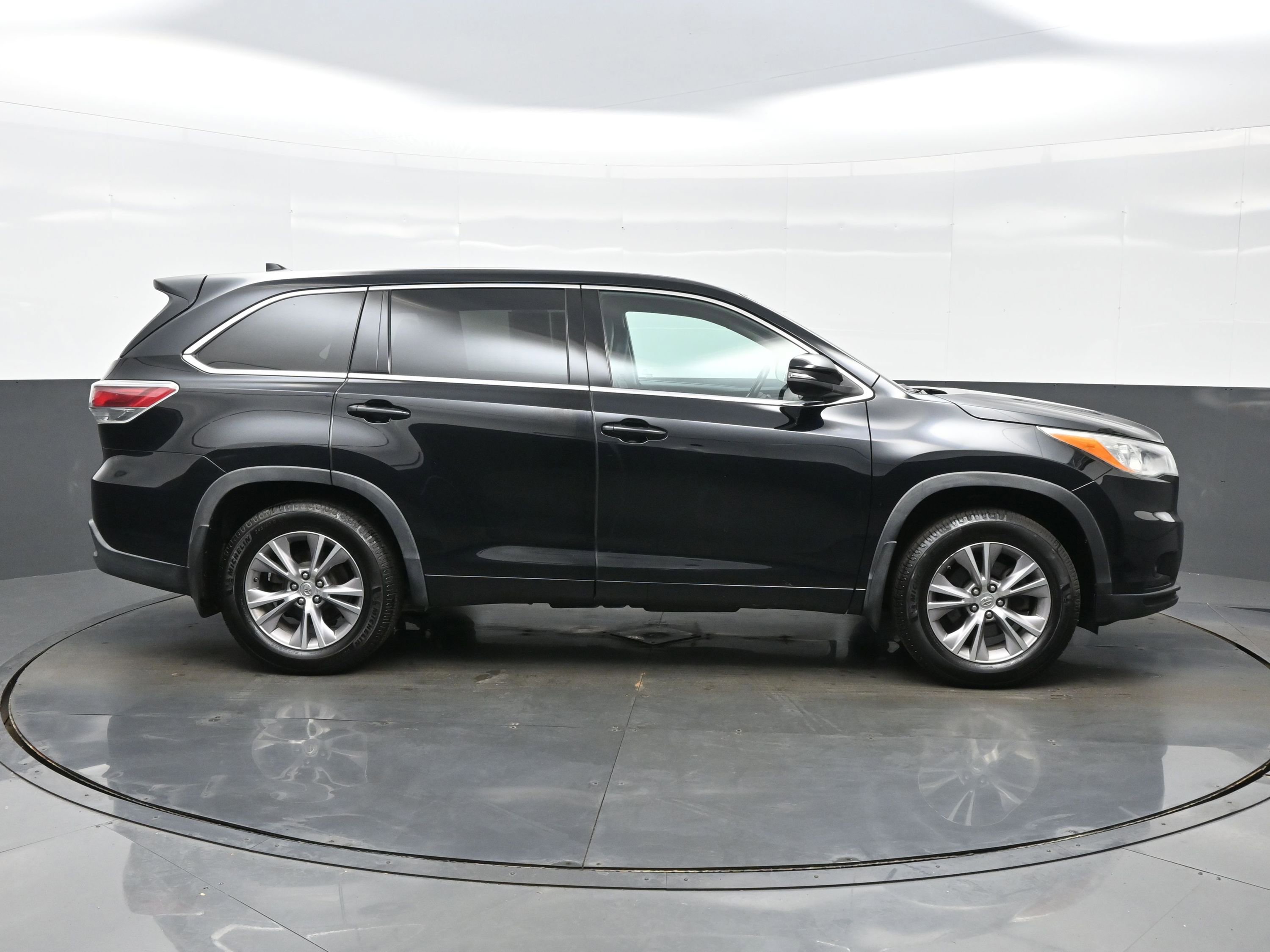 Used 2014 Toyota Highlander Plus AWD/4WD image 7