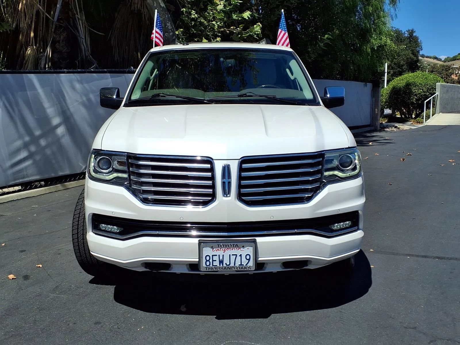 Used 2015 Lincoln Navigator 2WD image 2