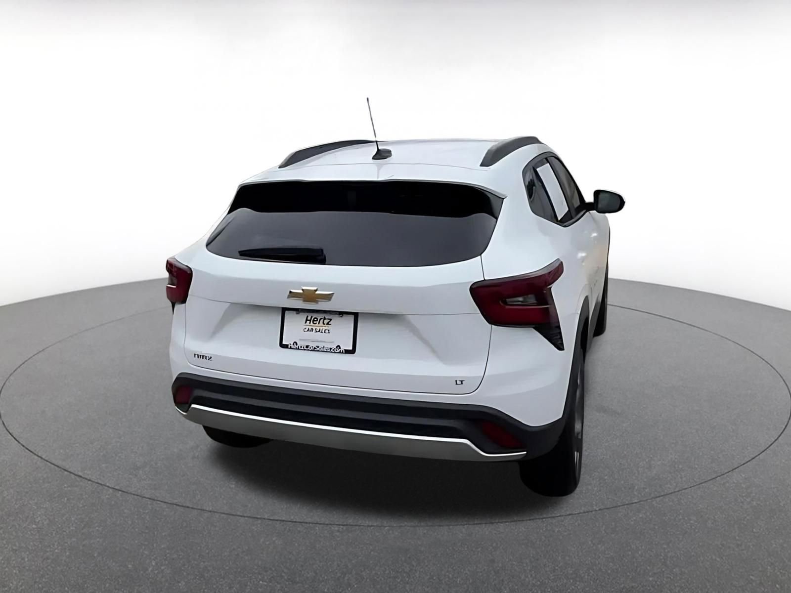 Used 2025 Chevrolet Trax LT FWD image 15