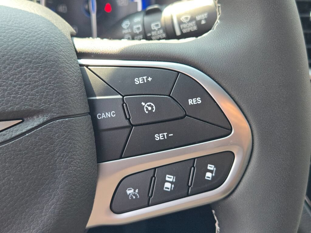 New 2027 Chrysler Pacifica Select AWD/4WD image 32
