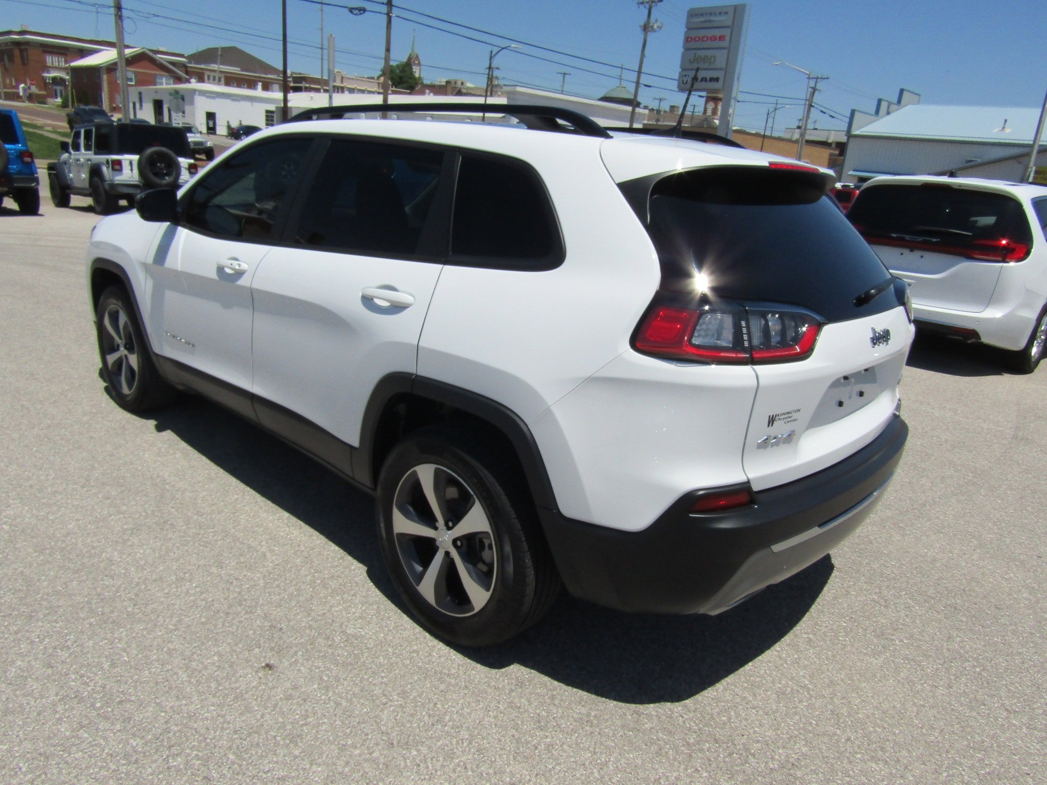 Used 2022 Jeep Cherokee Limited AWD/4WD image 5