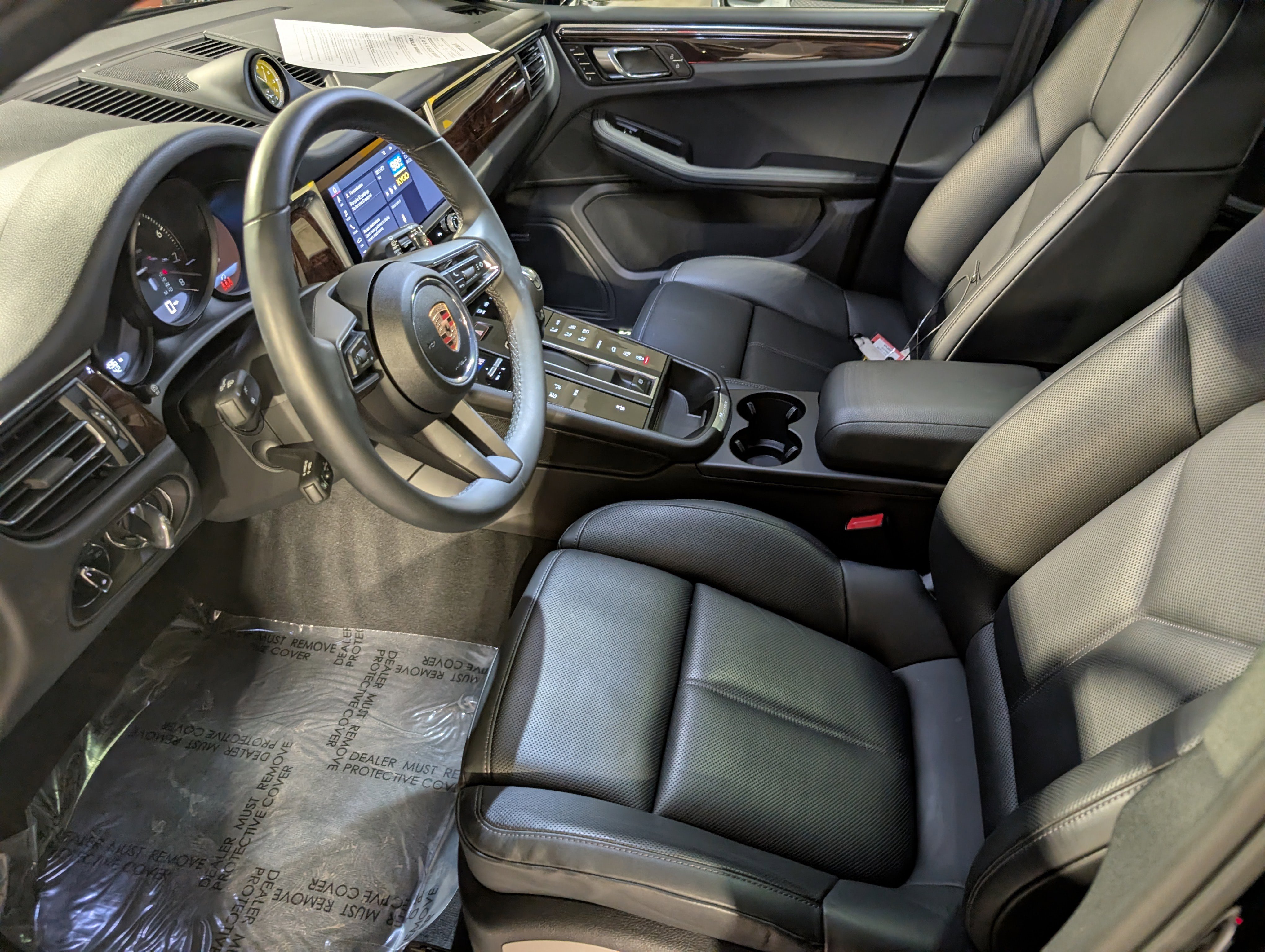 Certified 2025 Porsche Macan image 5