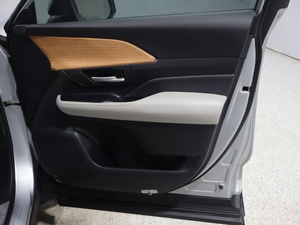 Certified 2024 Toyota Grand Highlander Platinum image 25