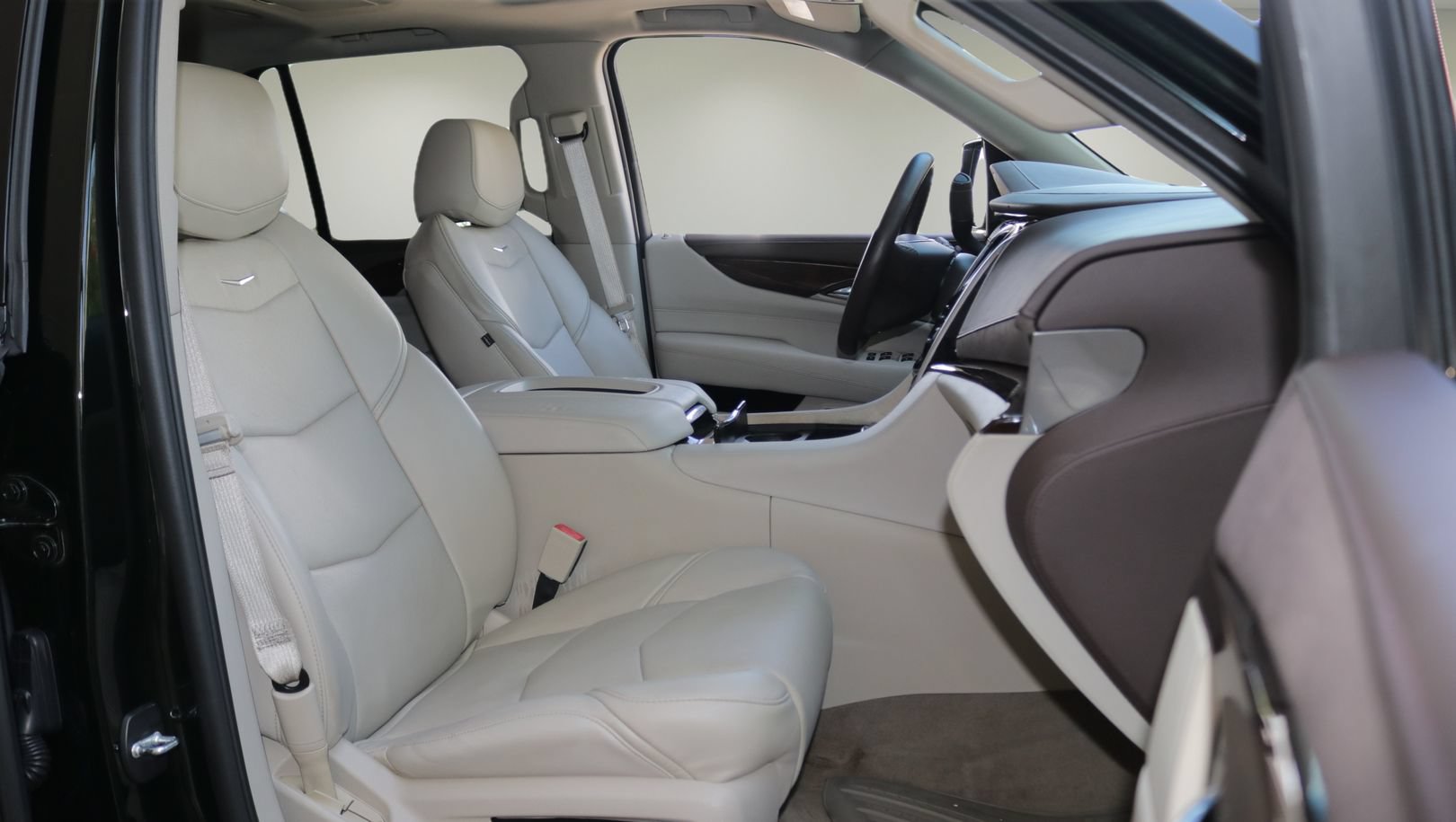 Used 2016 Cadillac Escalade Luxury AWD/4WD image 19
