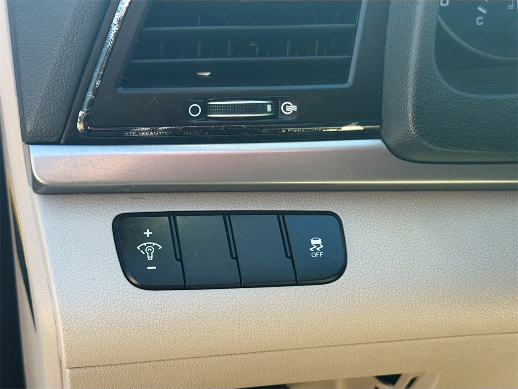 Used 2017 Hyundai Elantra SE image 10