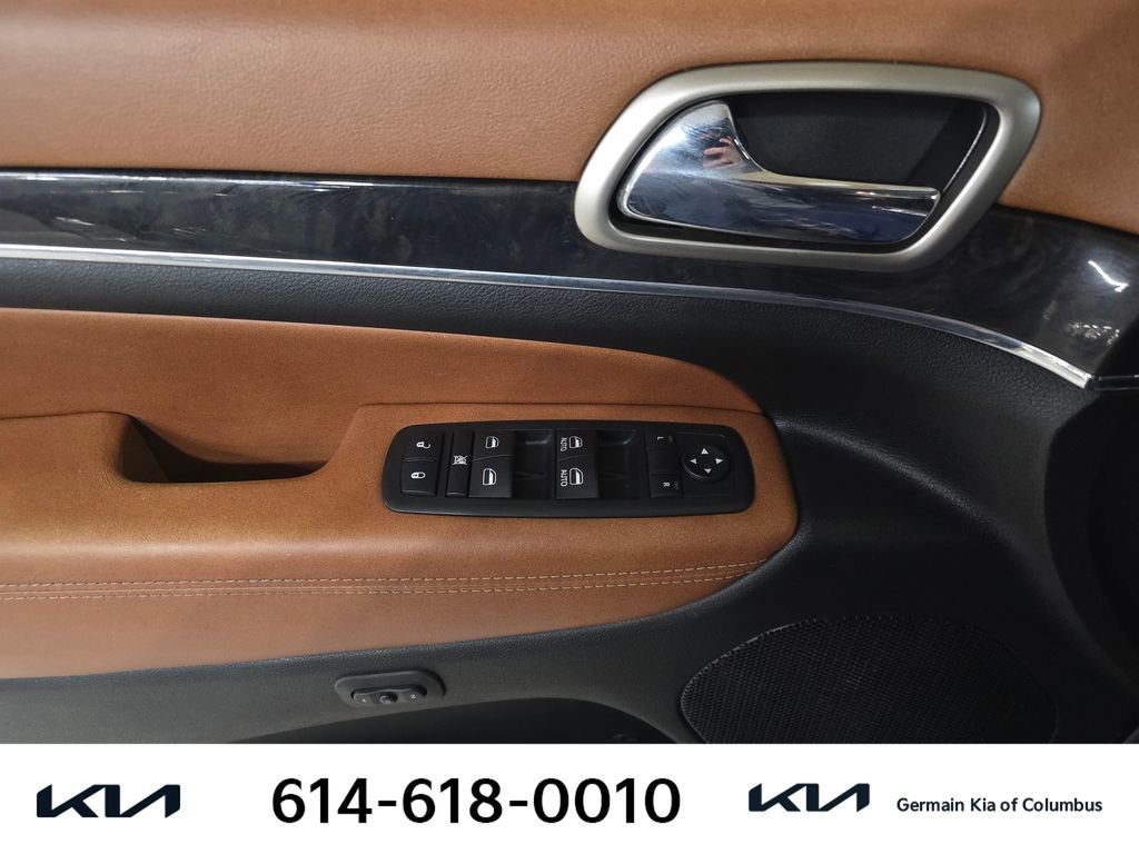 Used 2012 Jeep Grand Cherokee Overland Summit image 27
