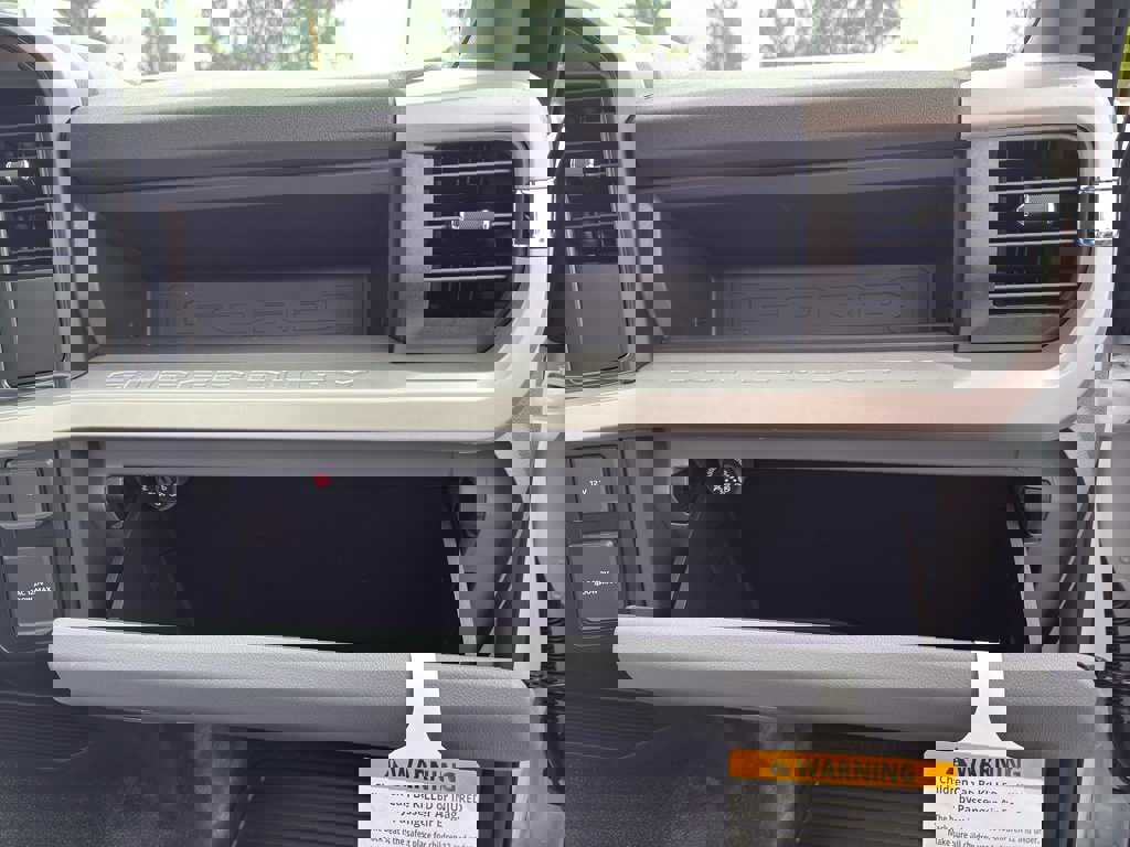 New 2025 Ford F550 4x4 Regular Cab Super Duty image 33