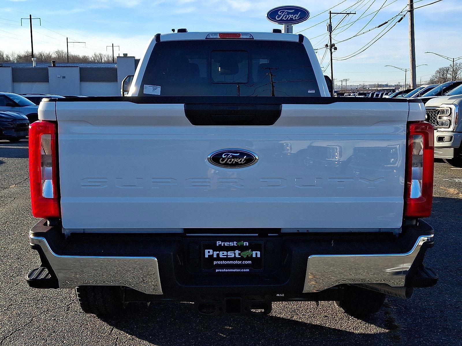 New 2026 Ford F250 XLT w/ FX4 Off-Road Package image 3