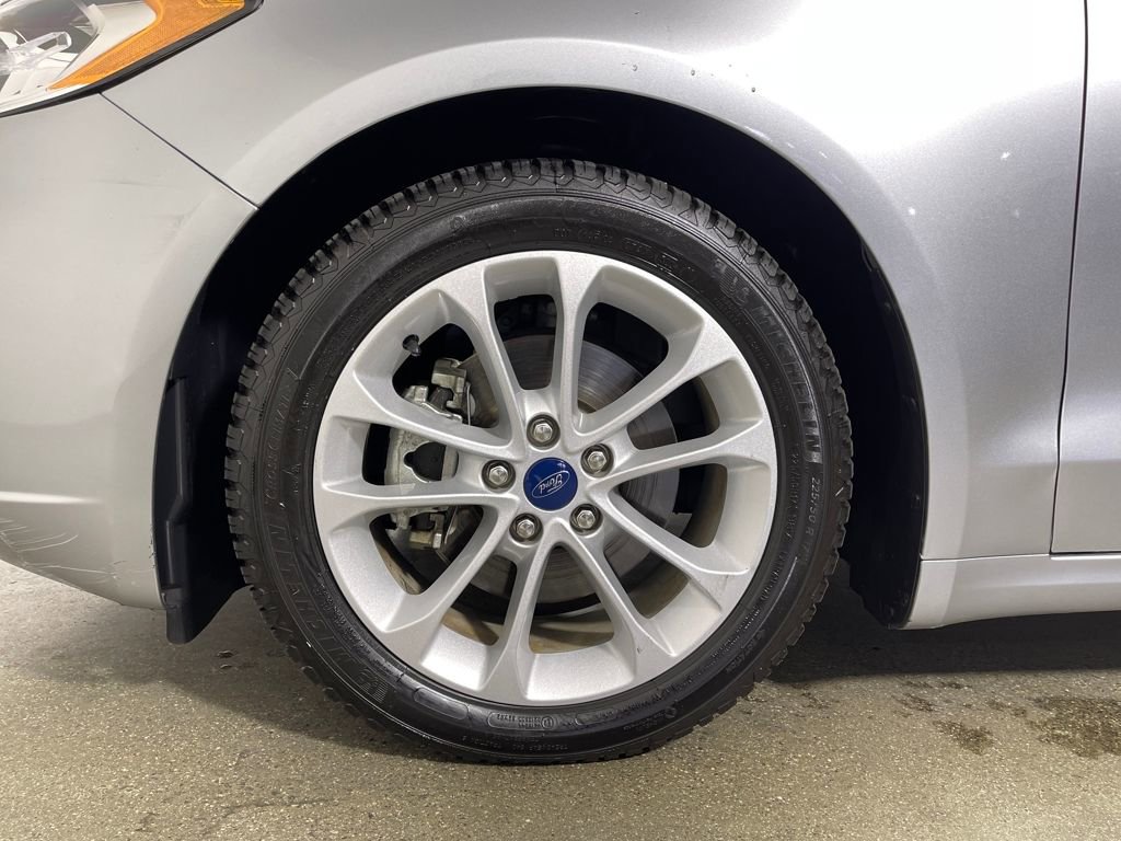 Used 2020 Ford Fusion SE image 11