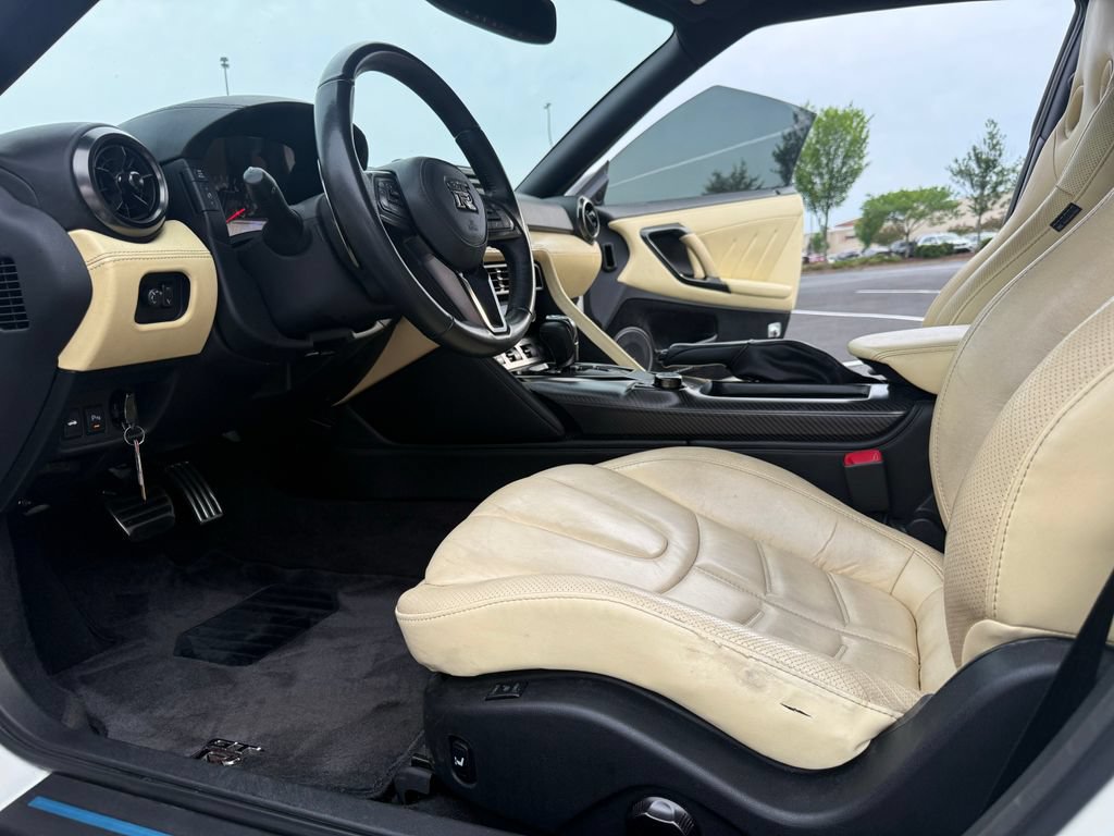 Used 2017 Nissan GT-R Premium w/ Premium Interior Package AWD/4WD image 27