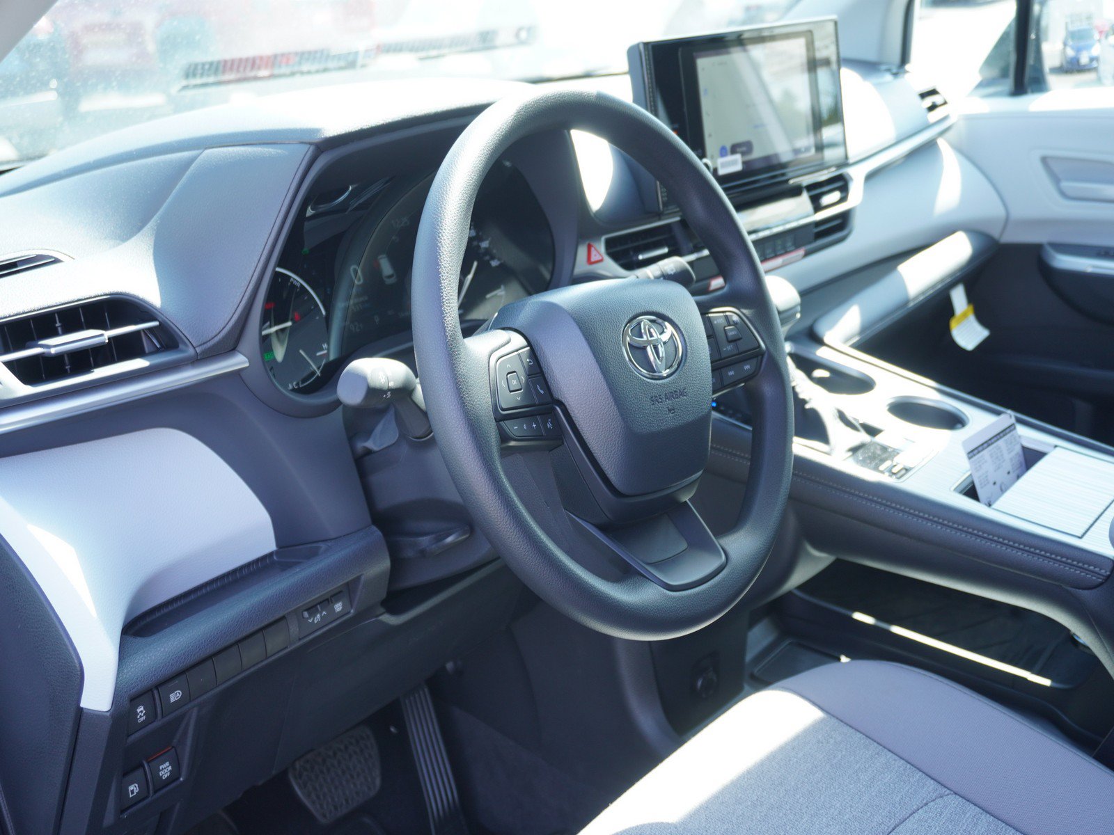 New 2026 Toyota Sienna LE FWD image 19