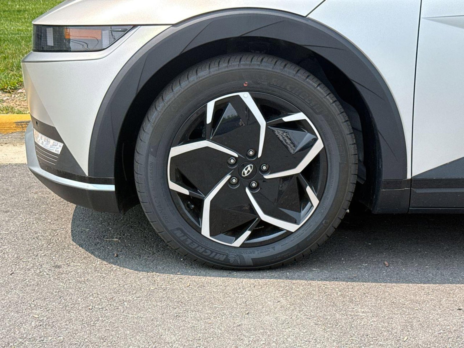 New 2024 Hyundai Ioniq 5 SEL image 12