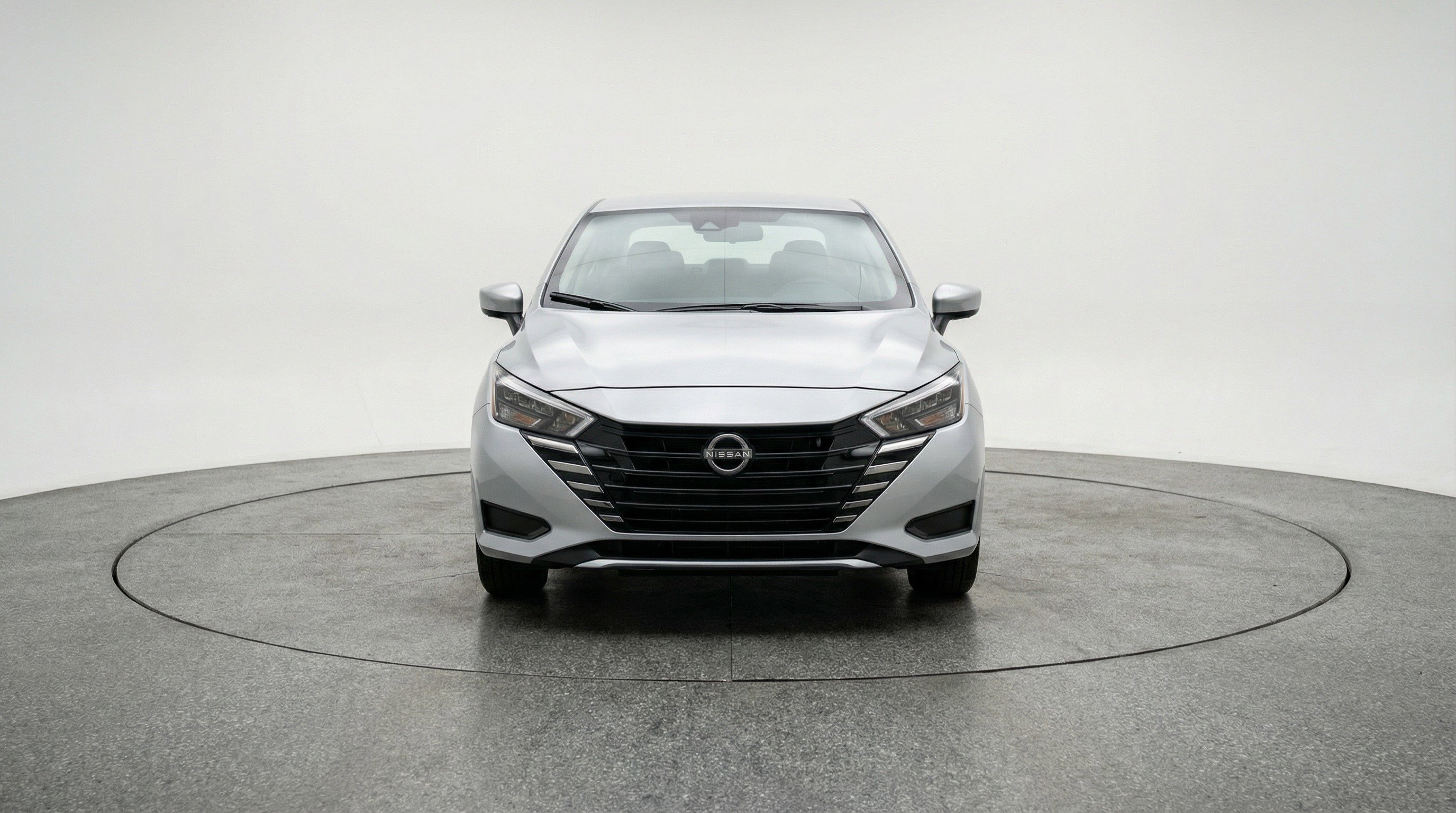 Used 2025 Nissan Versa SV image 2