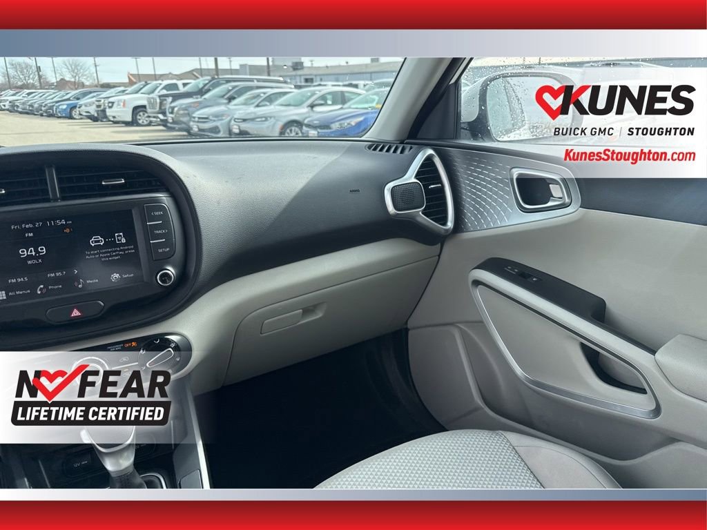 Used 2025 Kia Soul LX image 40