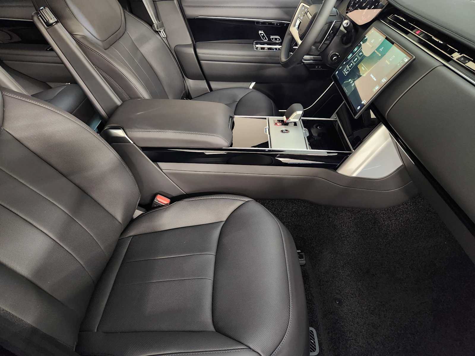 New 2026 Land Rover Range Rover SE AWD/4WD image 3