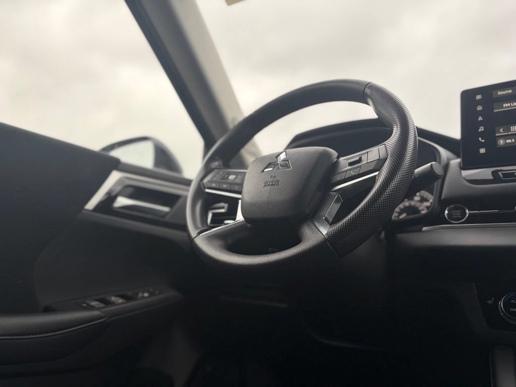 Used 2025 Mitsubishi Outlander ES AWD/4WD image 39