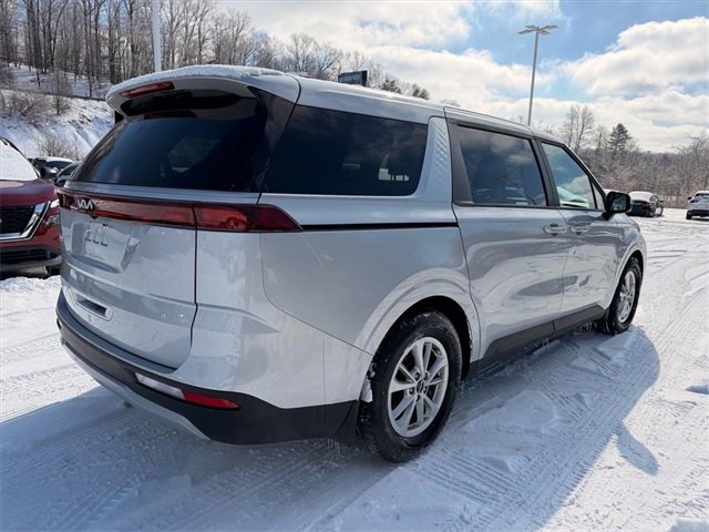Used 2023 Kia Carnival LX image 9