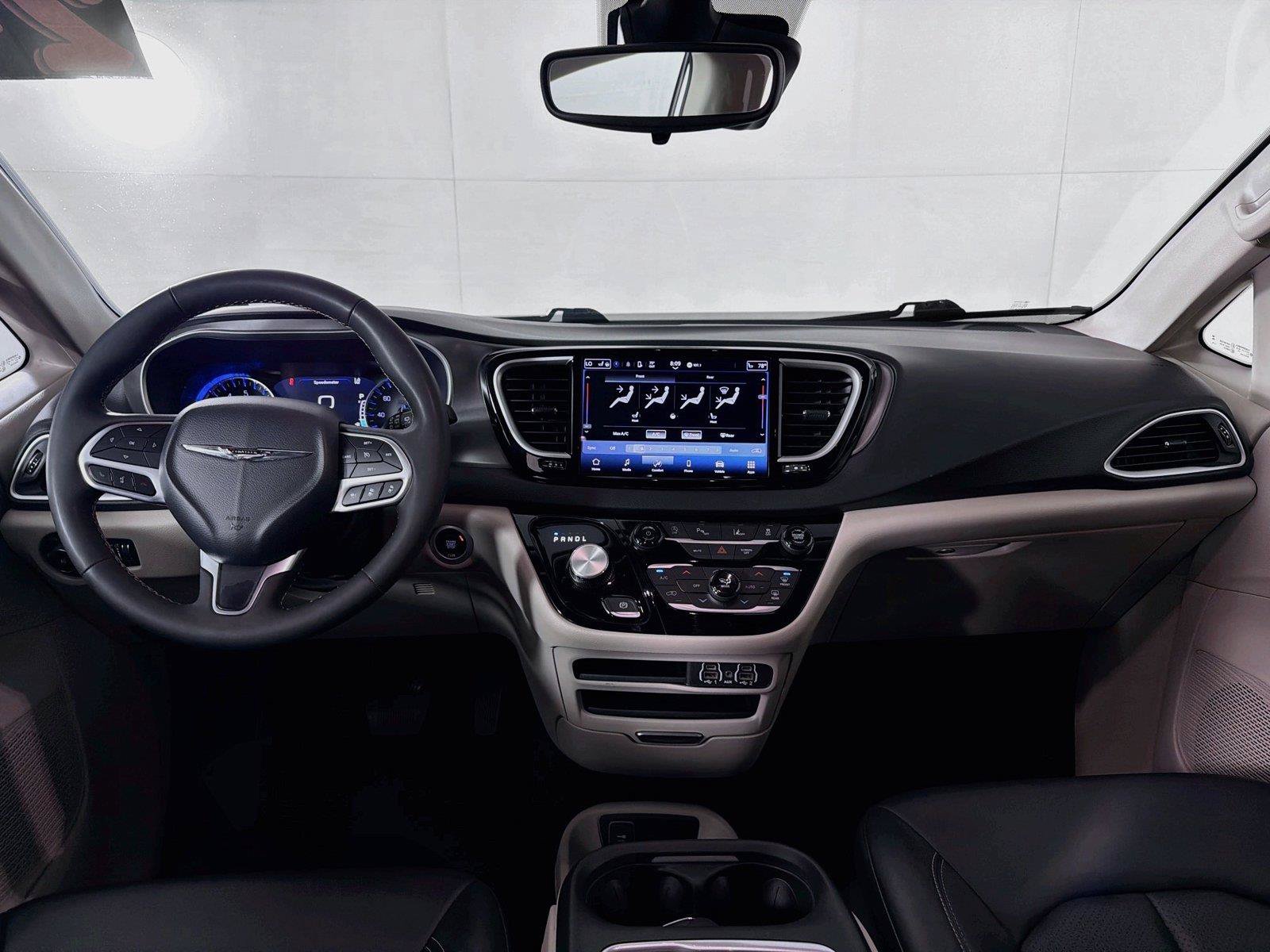 Used 2024 Chrysler Pacifica Touring-L FWD image 26