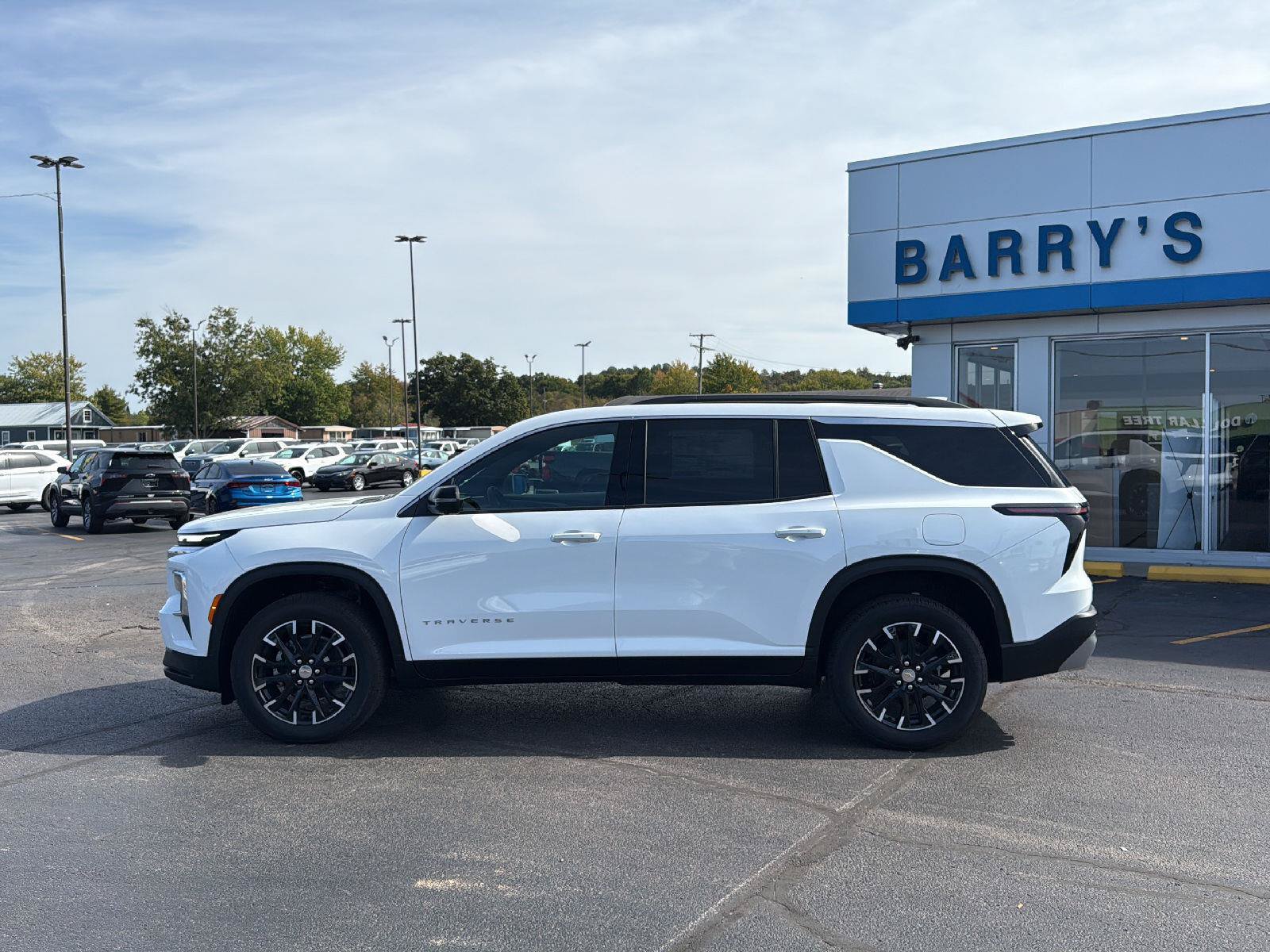 New 2026 Chevrolet Traverse LT w/ Sun and Wheel Package AWD/4WD image 2