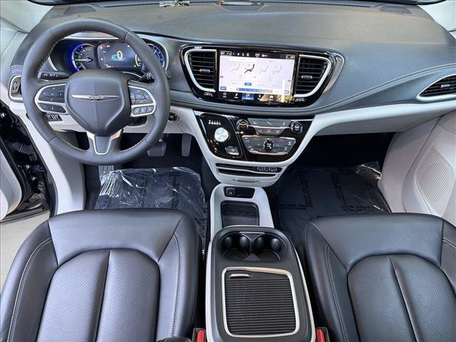 Used 2023 Chrysler Pacifica Touring-L FWD image 25
