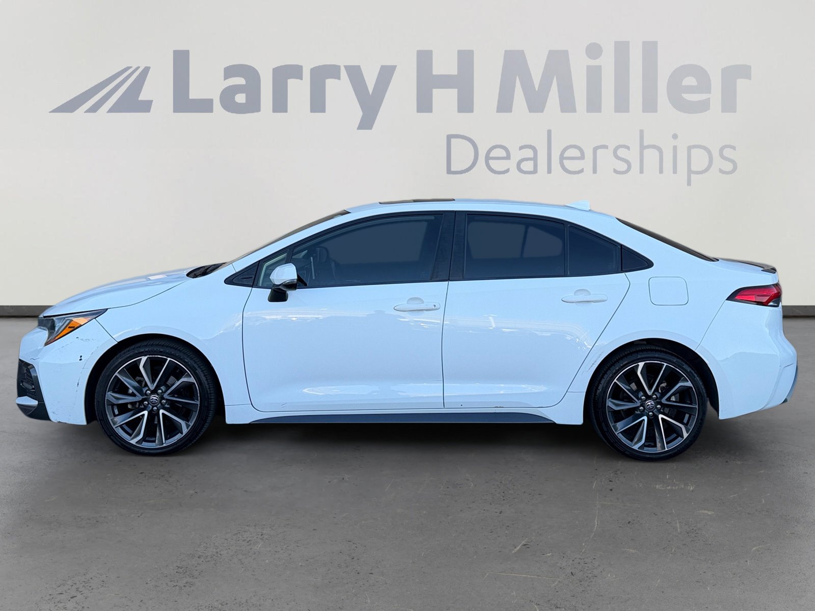 Used 2020 Toyota Corolla XSE w/ Carpet Mat Package (TMS) FWD image 2