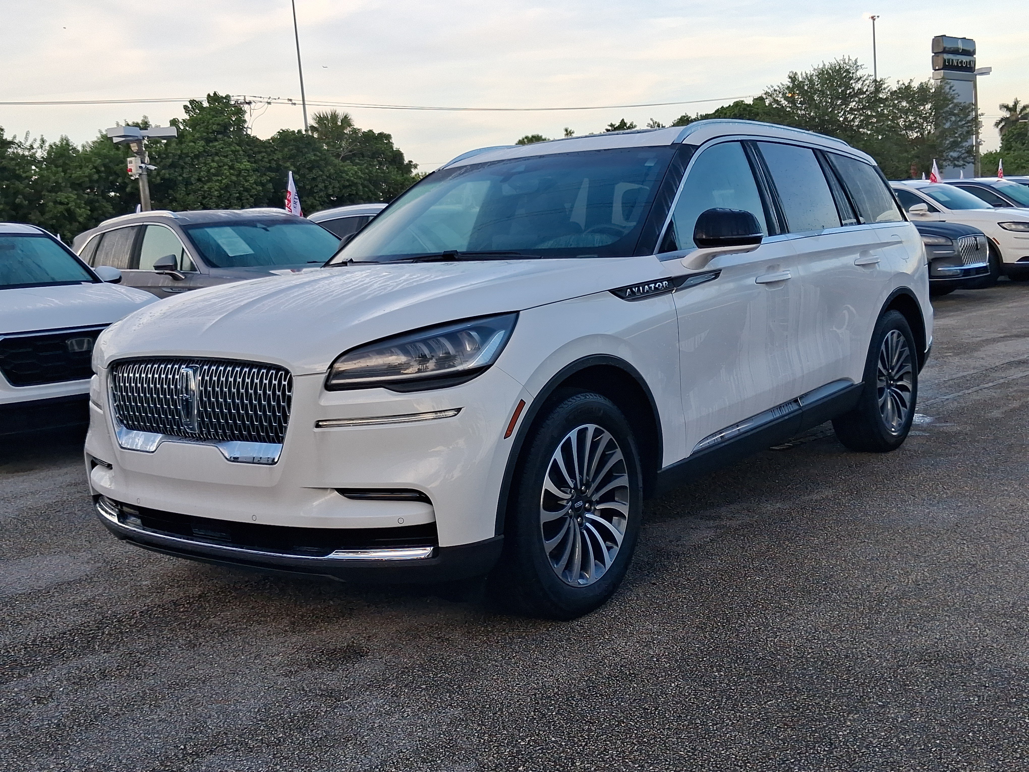 Certified 2024 Lincoln Aviator Reserve w/ Elements Package Plus RWD image 2