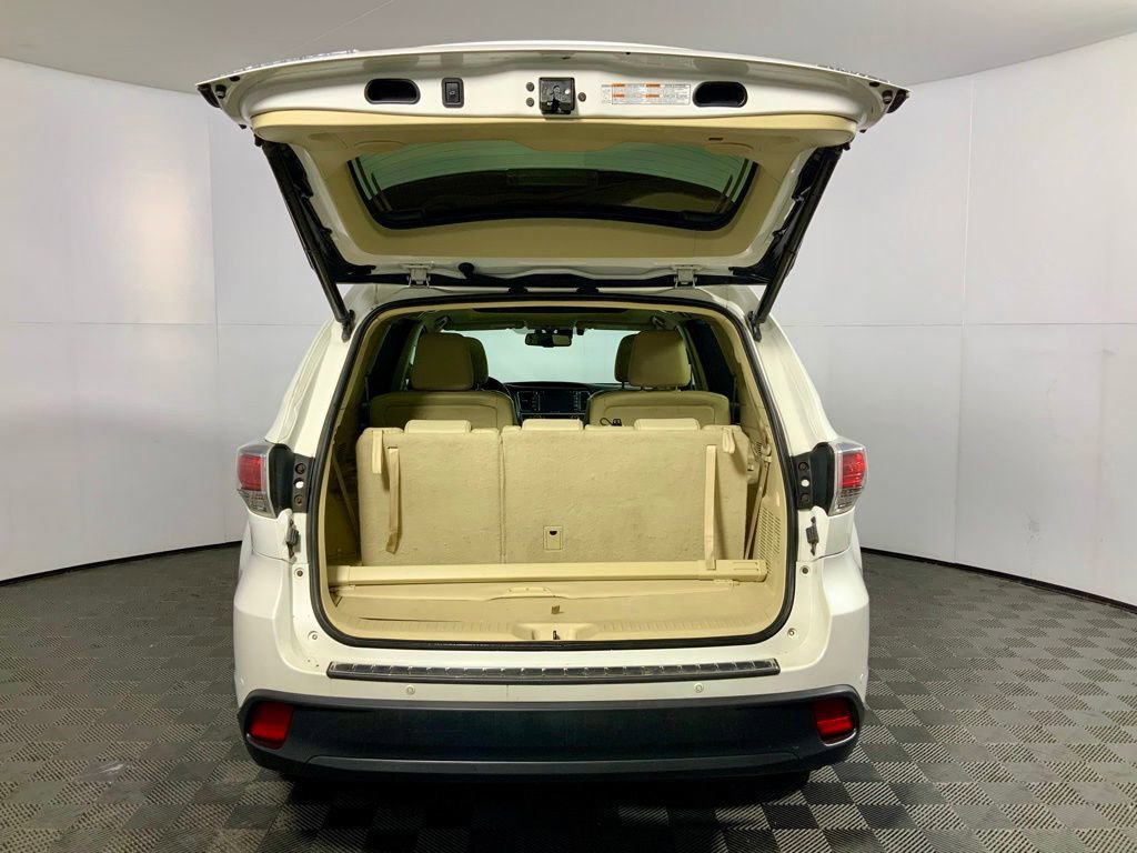 Used 2016 Toyota Highlander Limited Platinum image 12