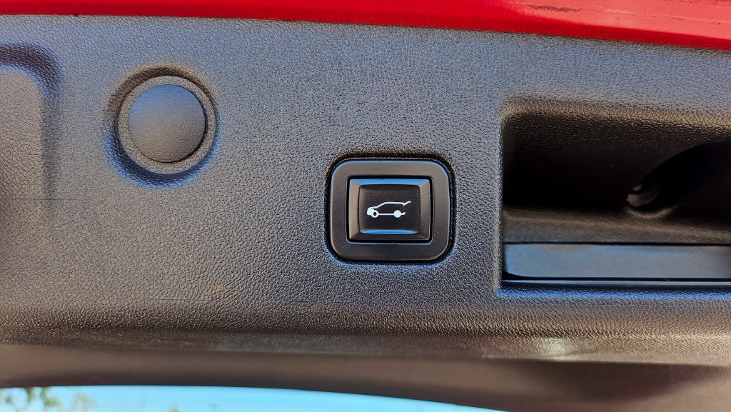 Used 2018 Chevrolet Equinox Premier FWD image 16