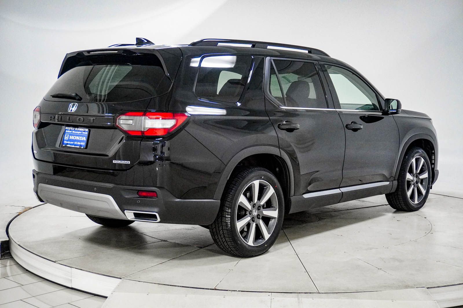 Used 2023 Honda Pilot Touring image 10