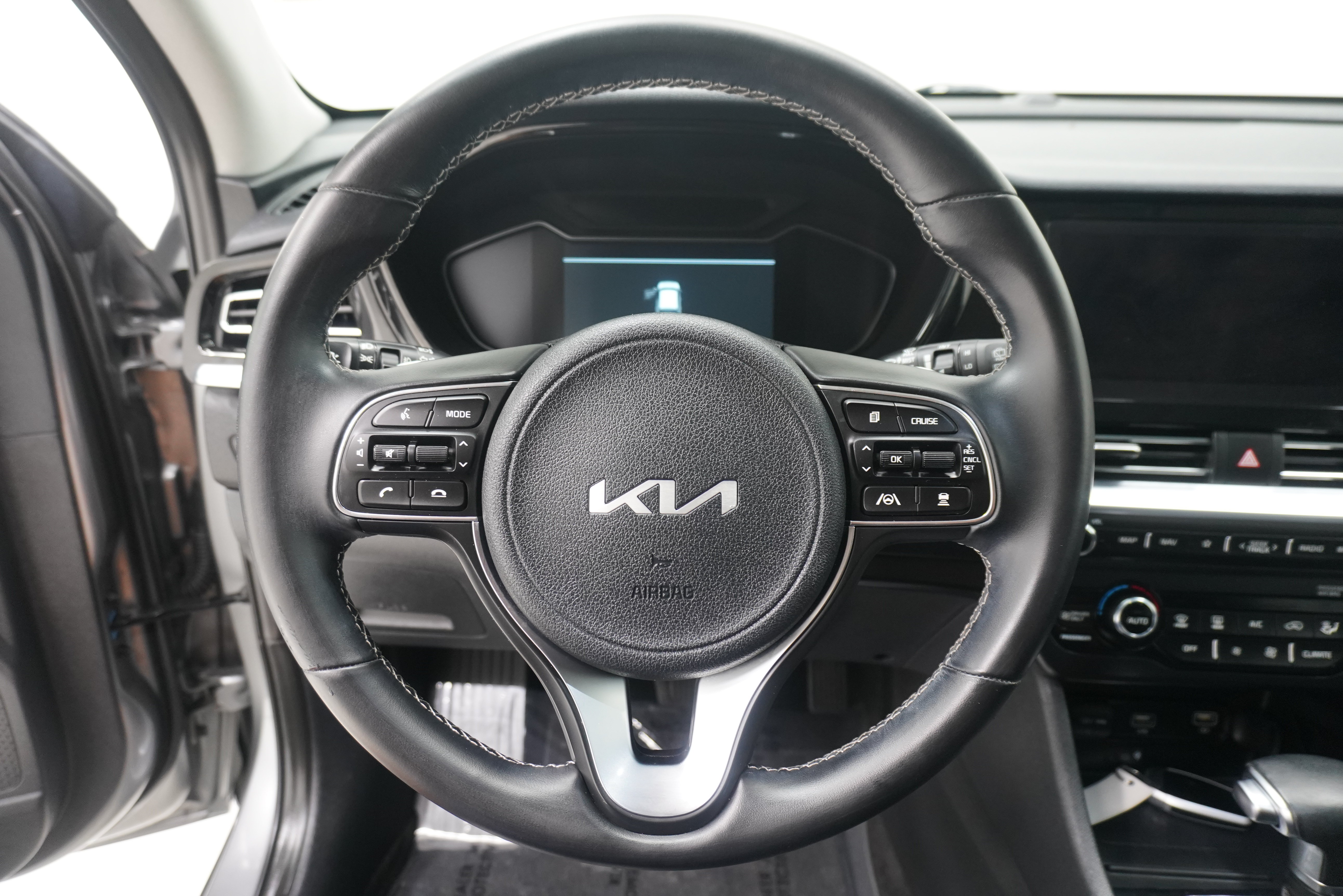 Used 2022 Kia Niro Touring Special Edition FWD image 17