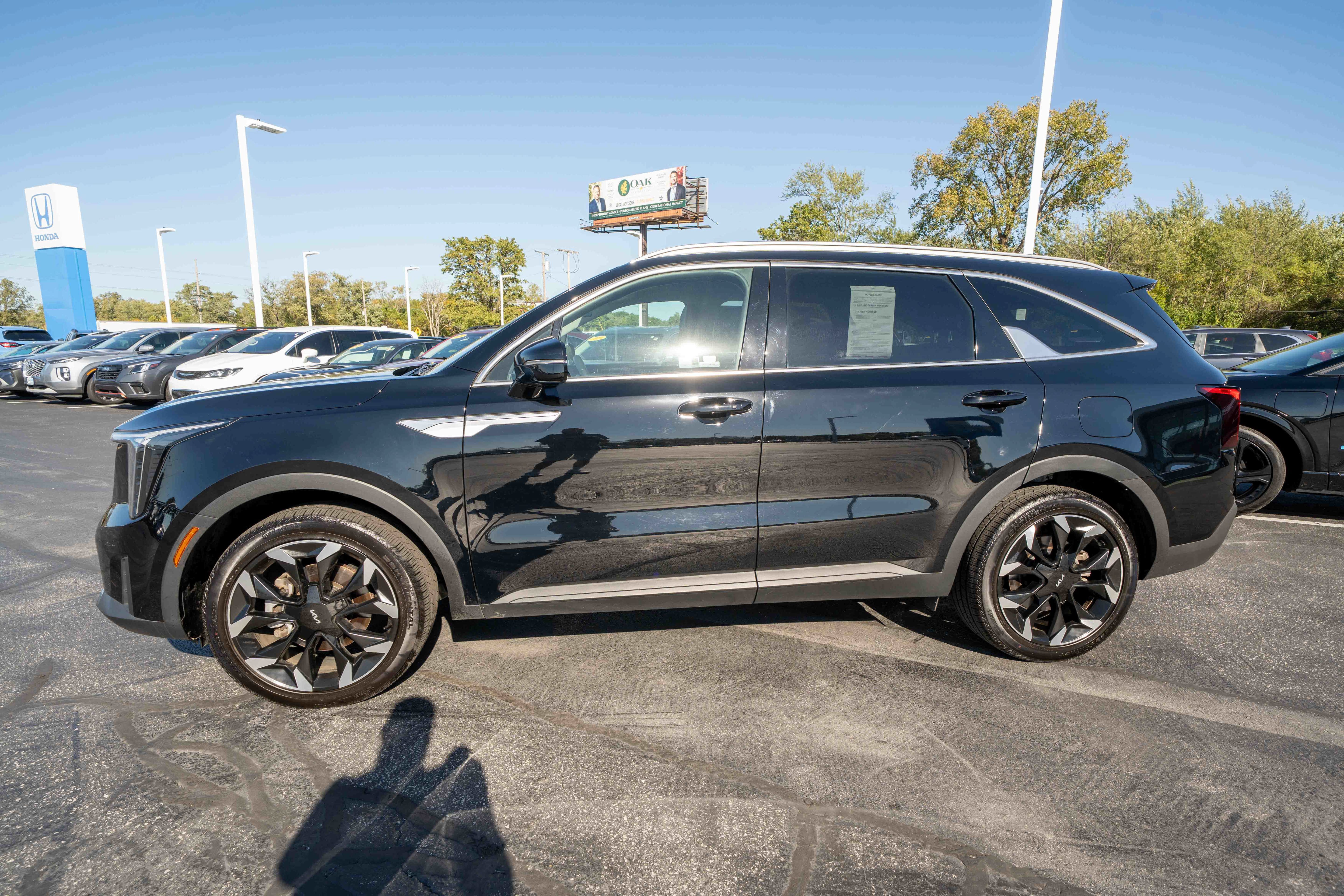Used 2025 Kia Sorento EX FWD image 3