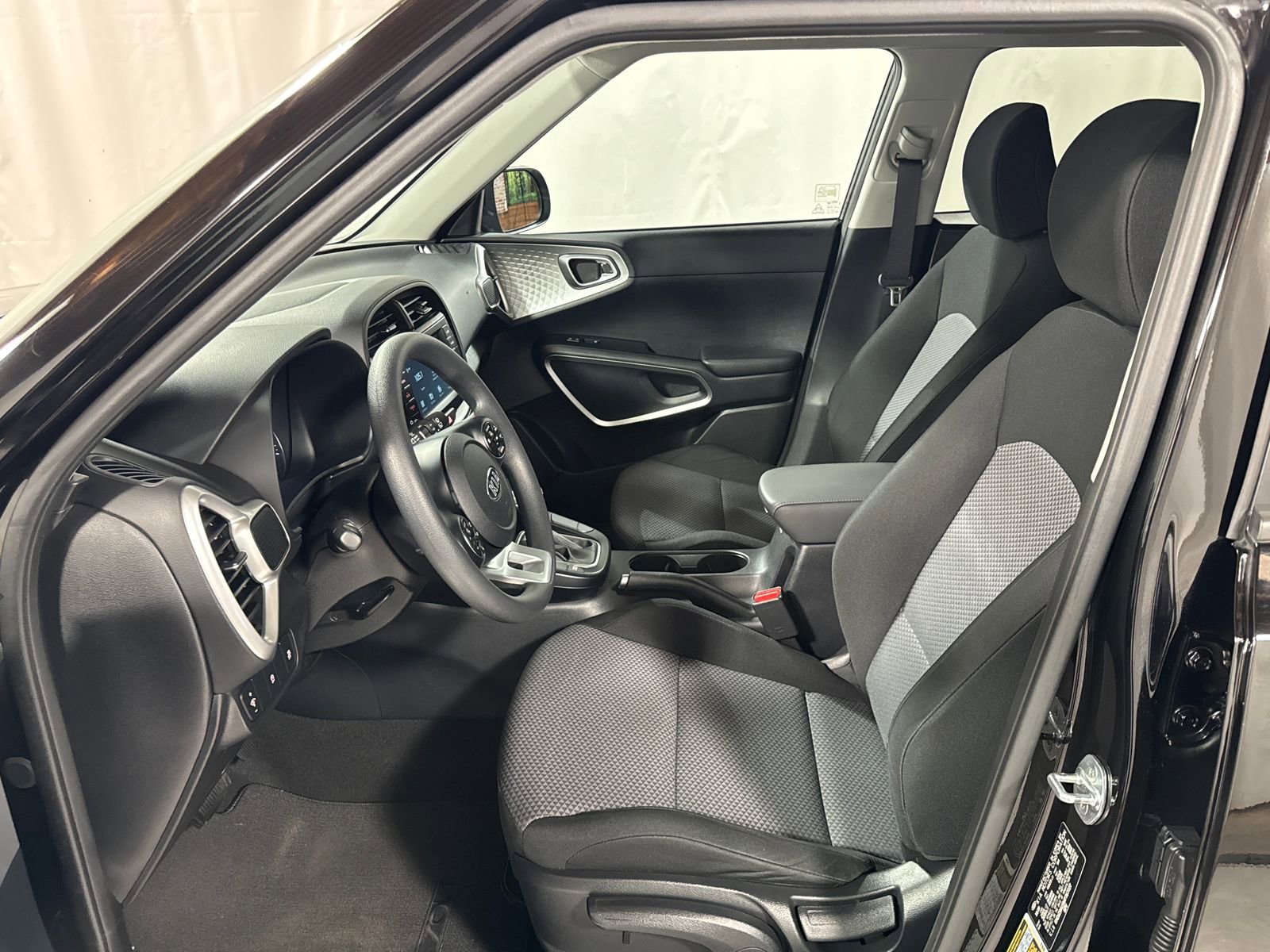 Used 2021 Kia Soul LX FWD image 3