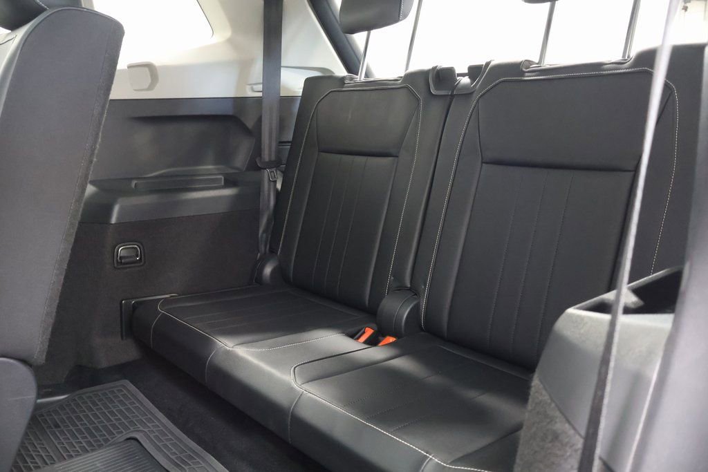 Used 2022 Volkswagen Tiguan SE w/ Panoramic Sunroof Package image 27