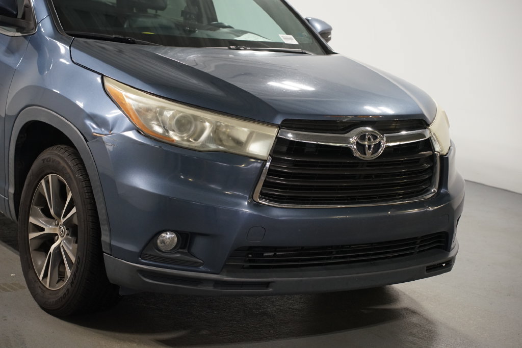 Used 2016 Toyota Highlander XLE FWD image 4