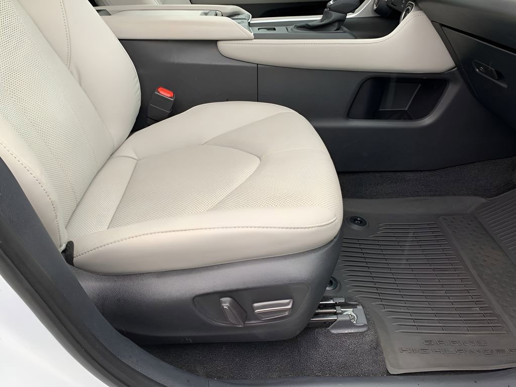 Used 2024 Toyota Grand Highlander Limited image 17